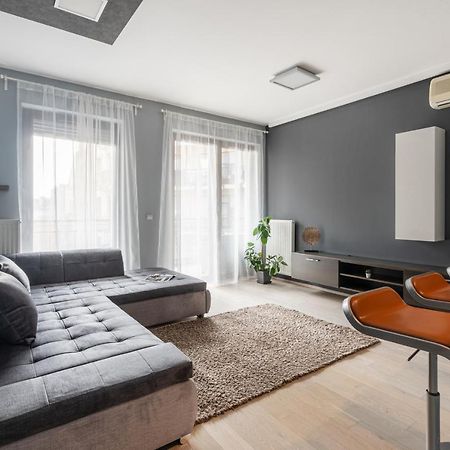 Ferienwohnung Urban Jungle Oasis King With Free Parking Budapest Exterior foto